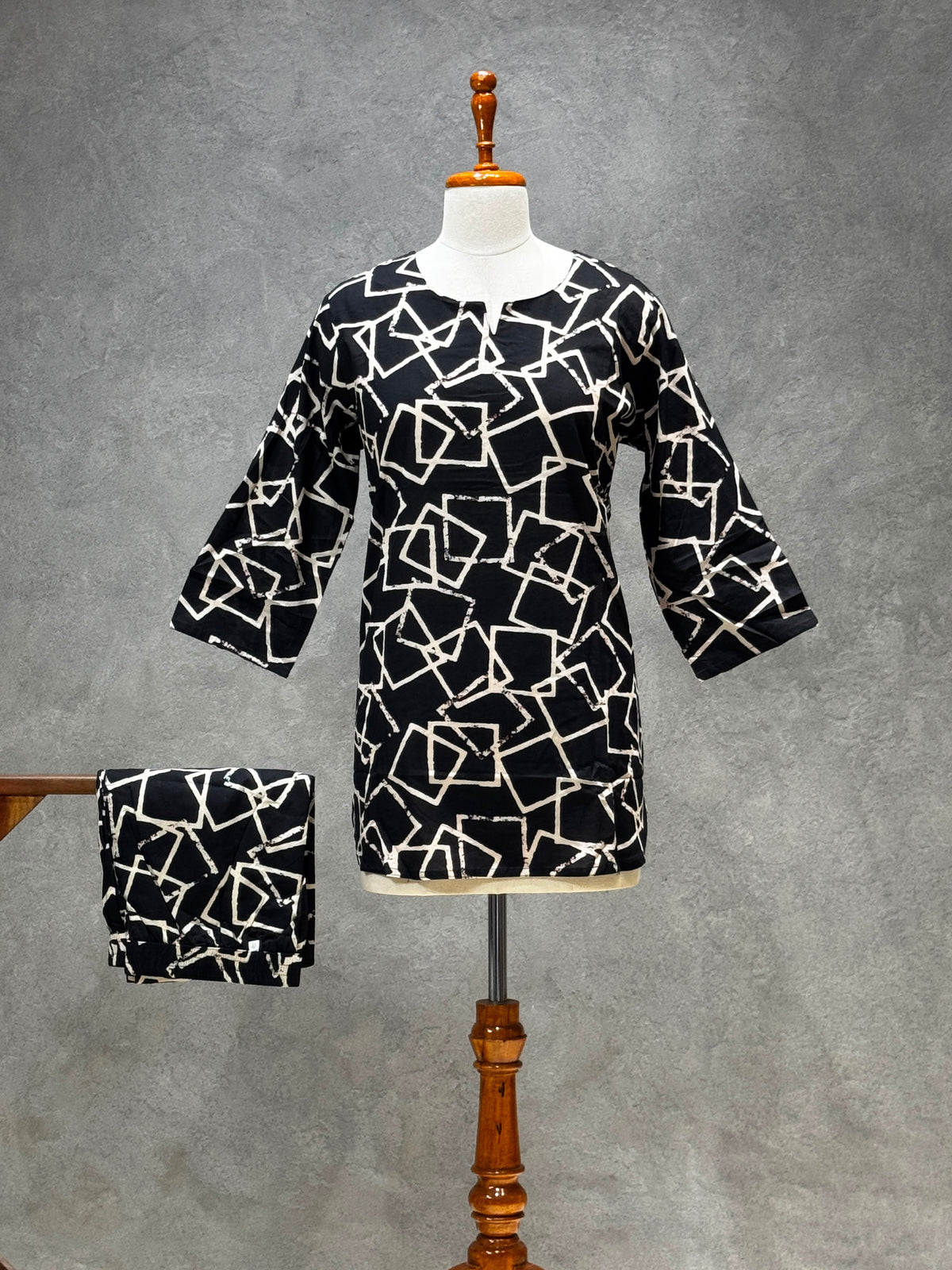 BLACK GEOMETRIC PRINTED CO-ORD SET