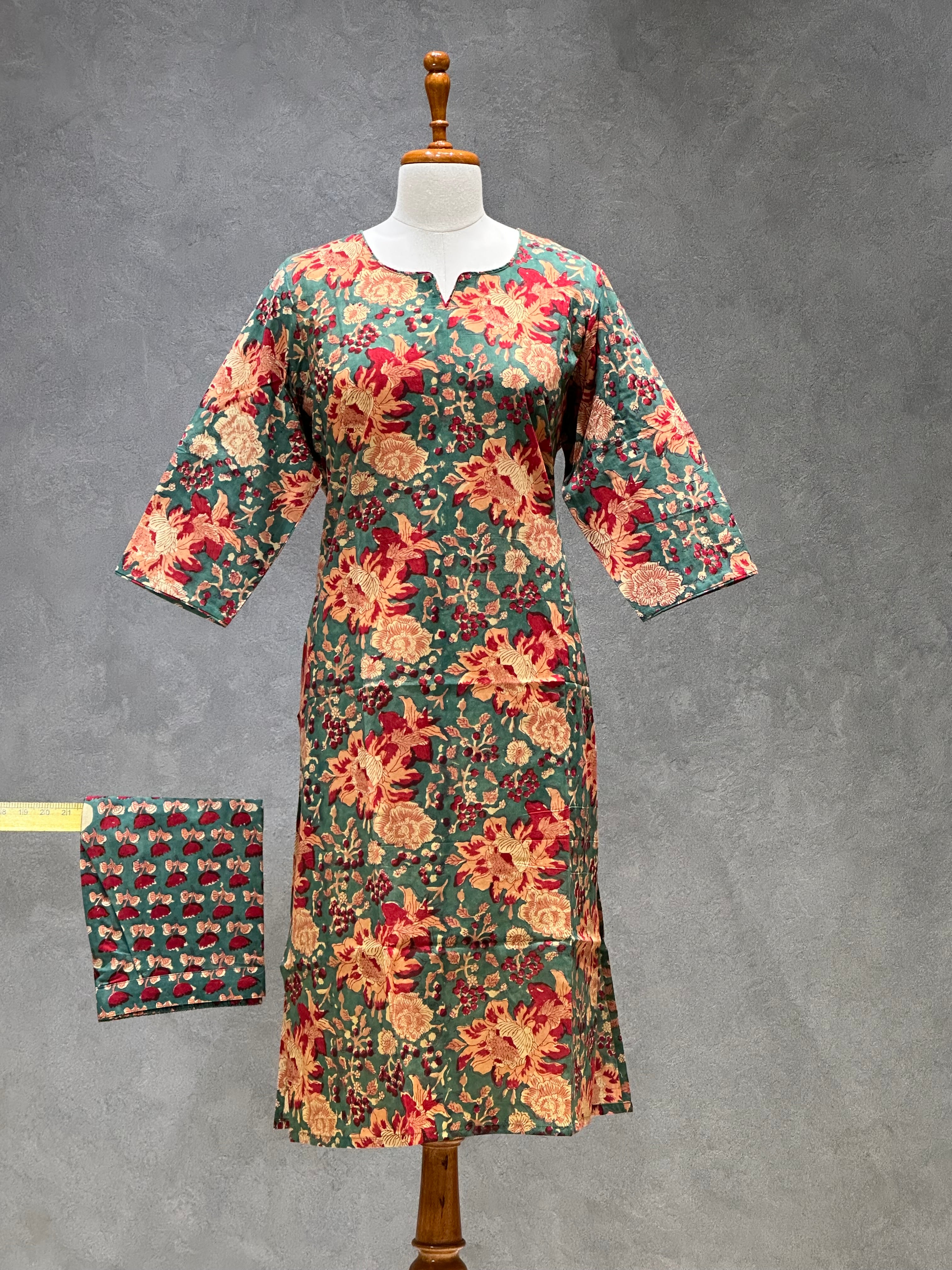 THANDA KURTHI SET