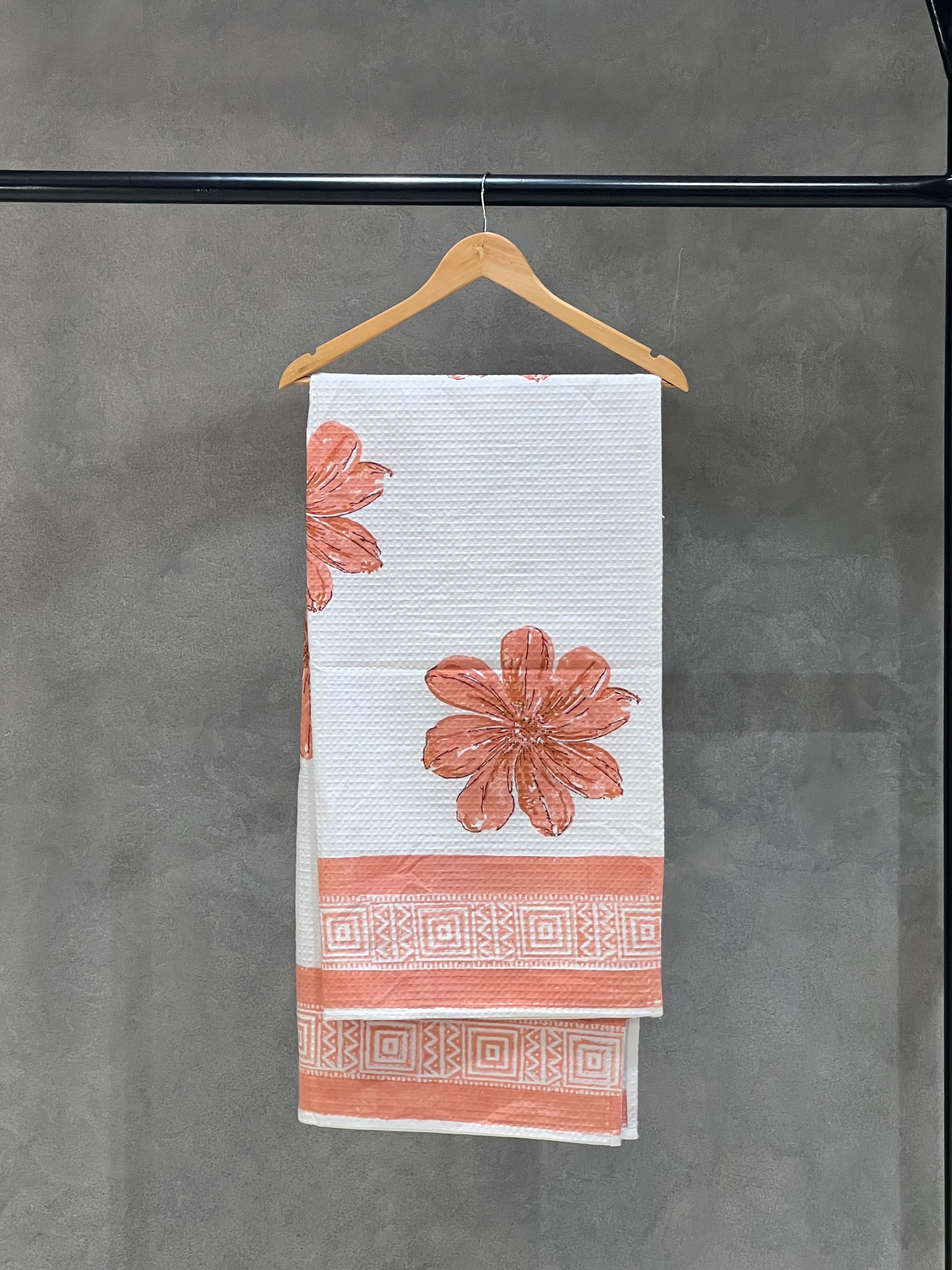 BATH TOWELS WHITE AND ORENGE