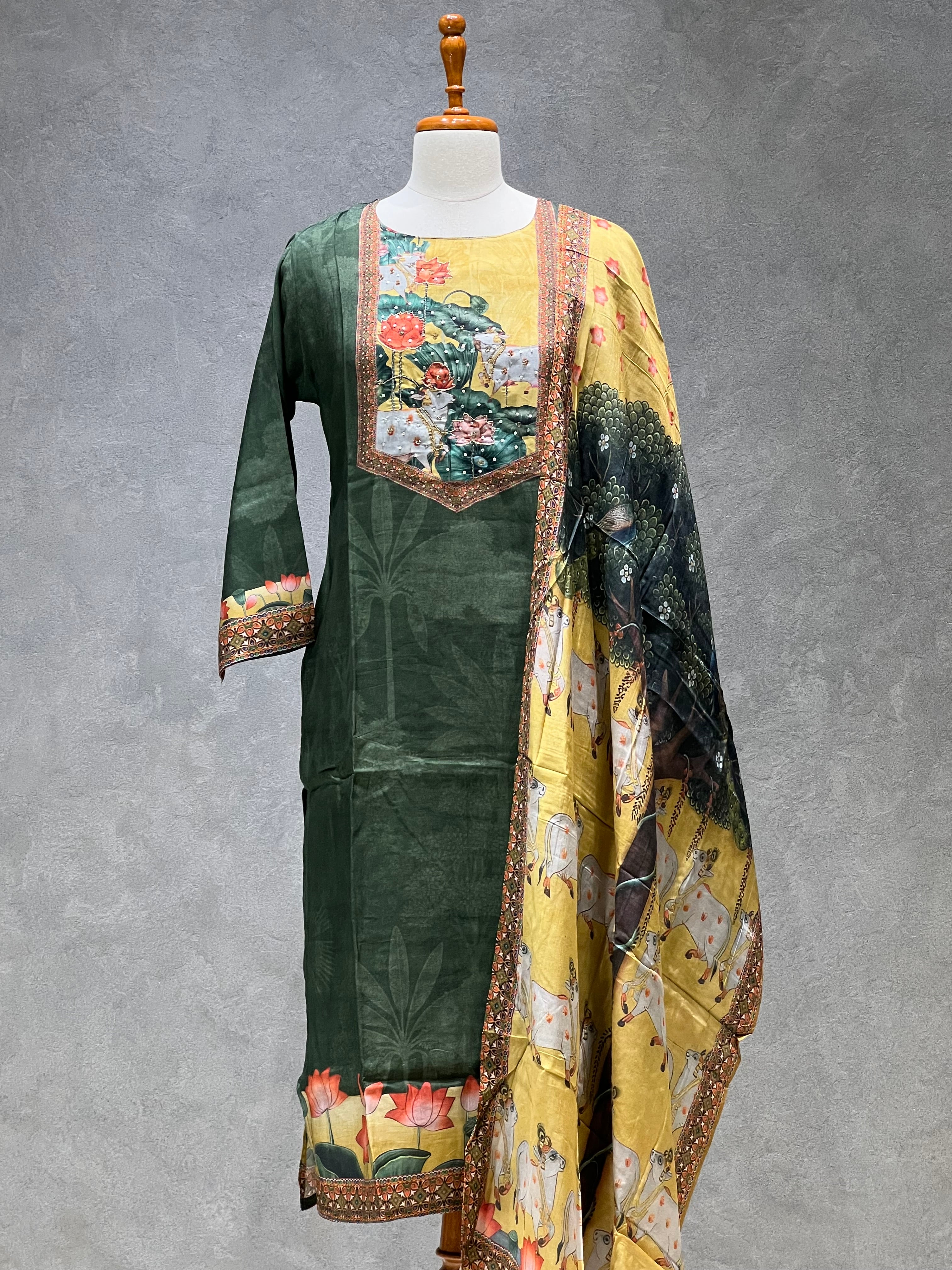 MUSLIN SUITS - LOTUS PRINT