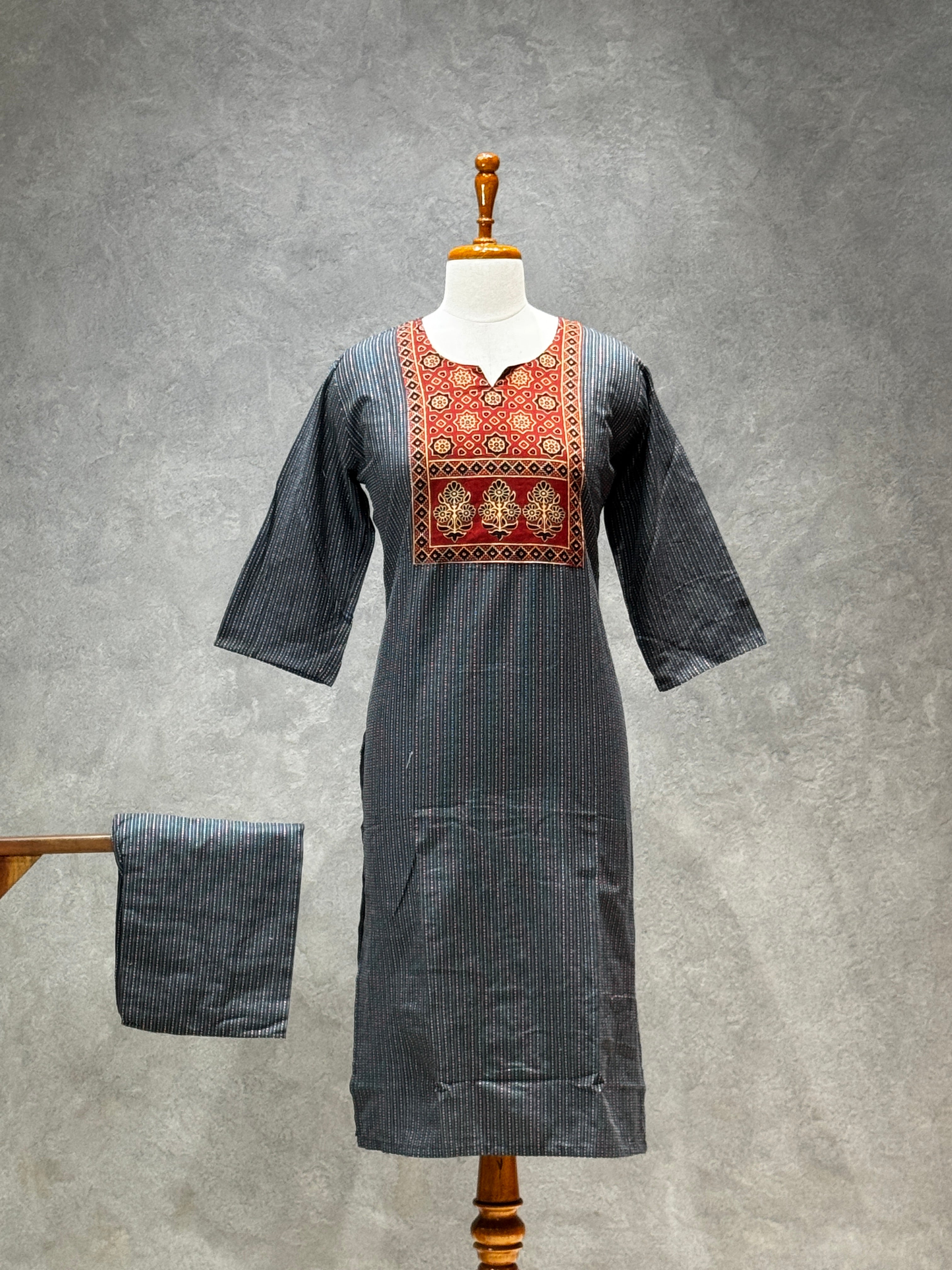 KANTHA KURTHI SET (GREY)