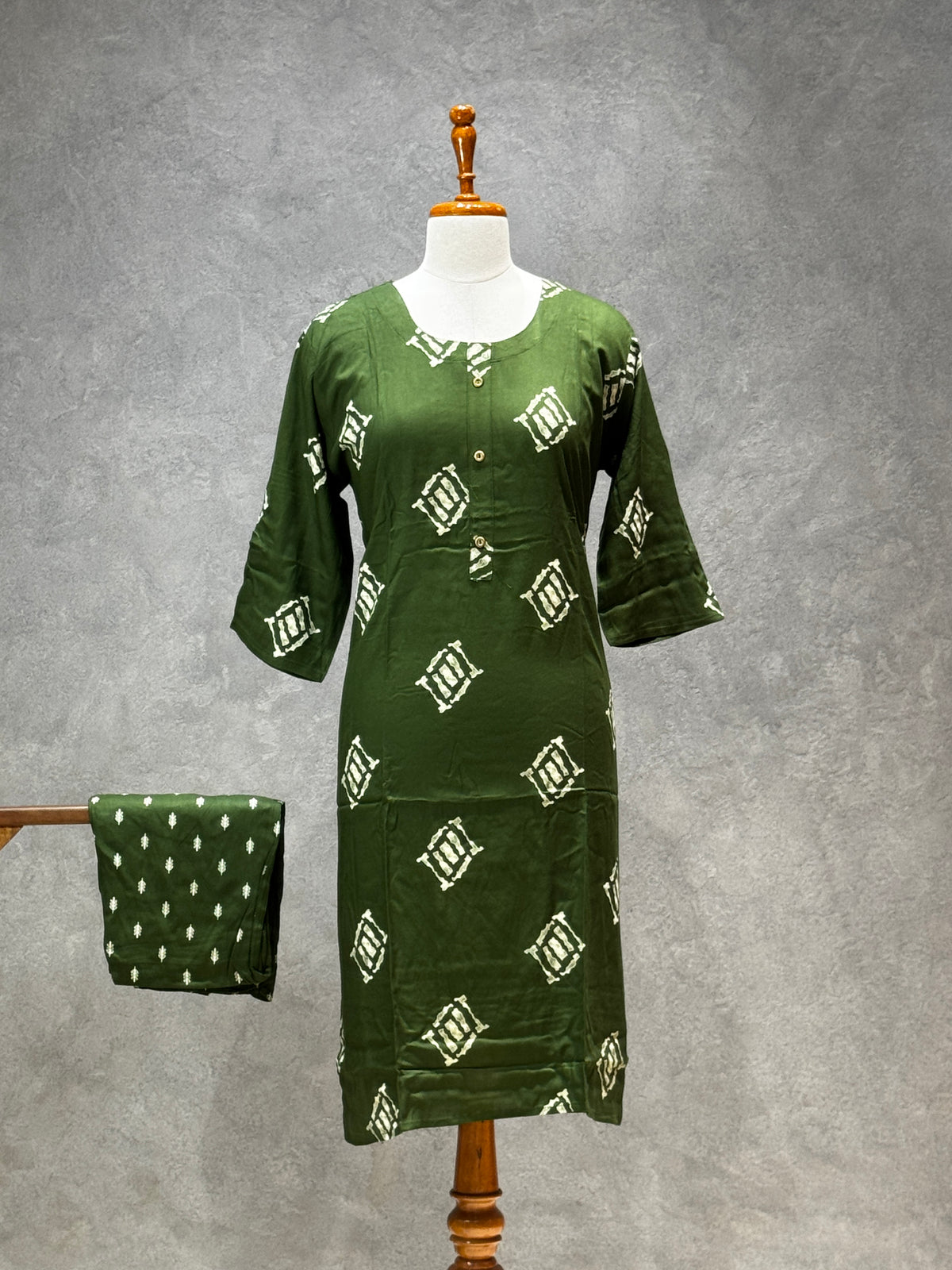 CASUAL WEAR GEOMENTRIC GREEN KURTHI SET