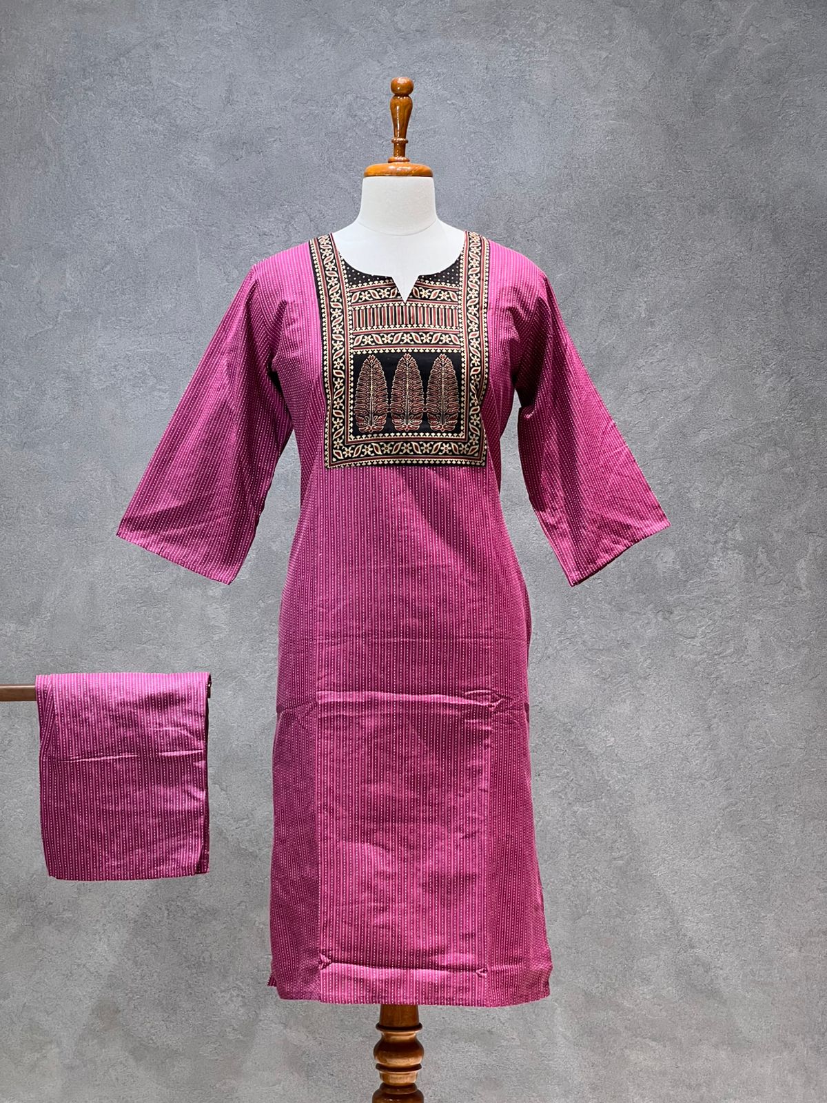 KANTHA KURTHI SET (PINKISH LEAF)