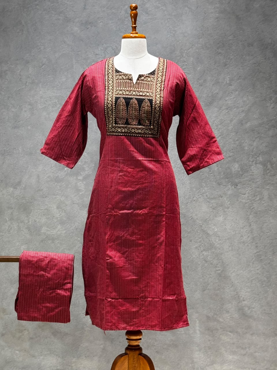 KANTHA KURTHI SET (RED LEAF)