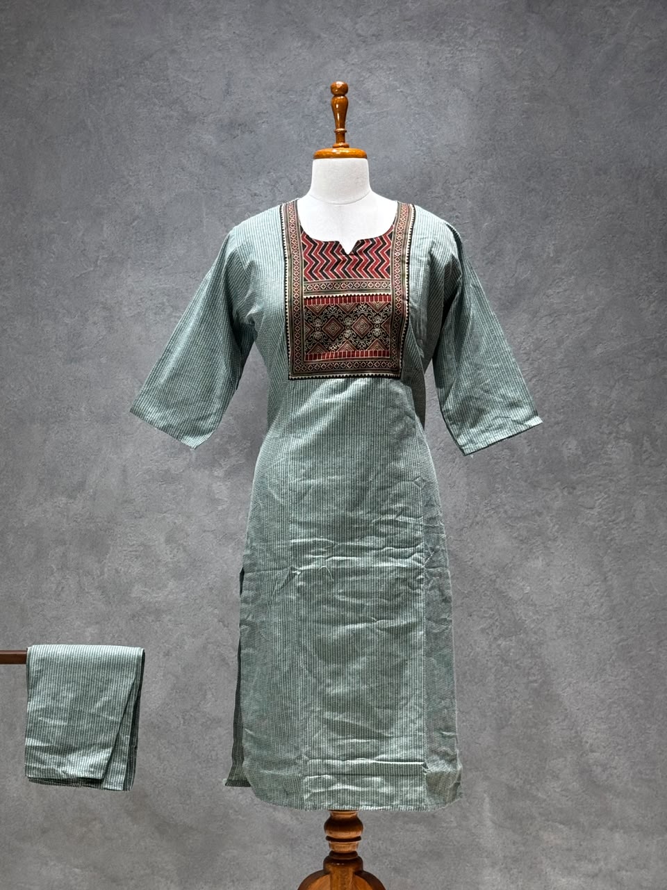 KANTHA KURTHI SET (MINT GEOMETRIC)