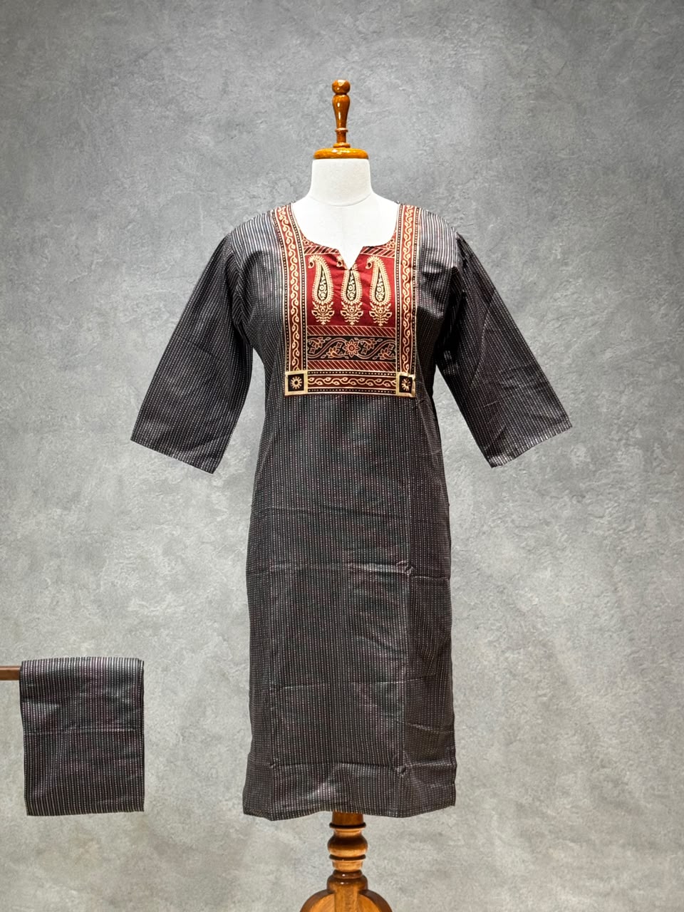 KANTHA KURTHI SET (BROWN REED)