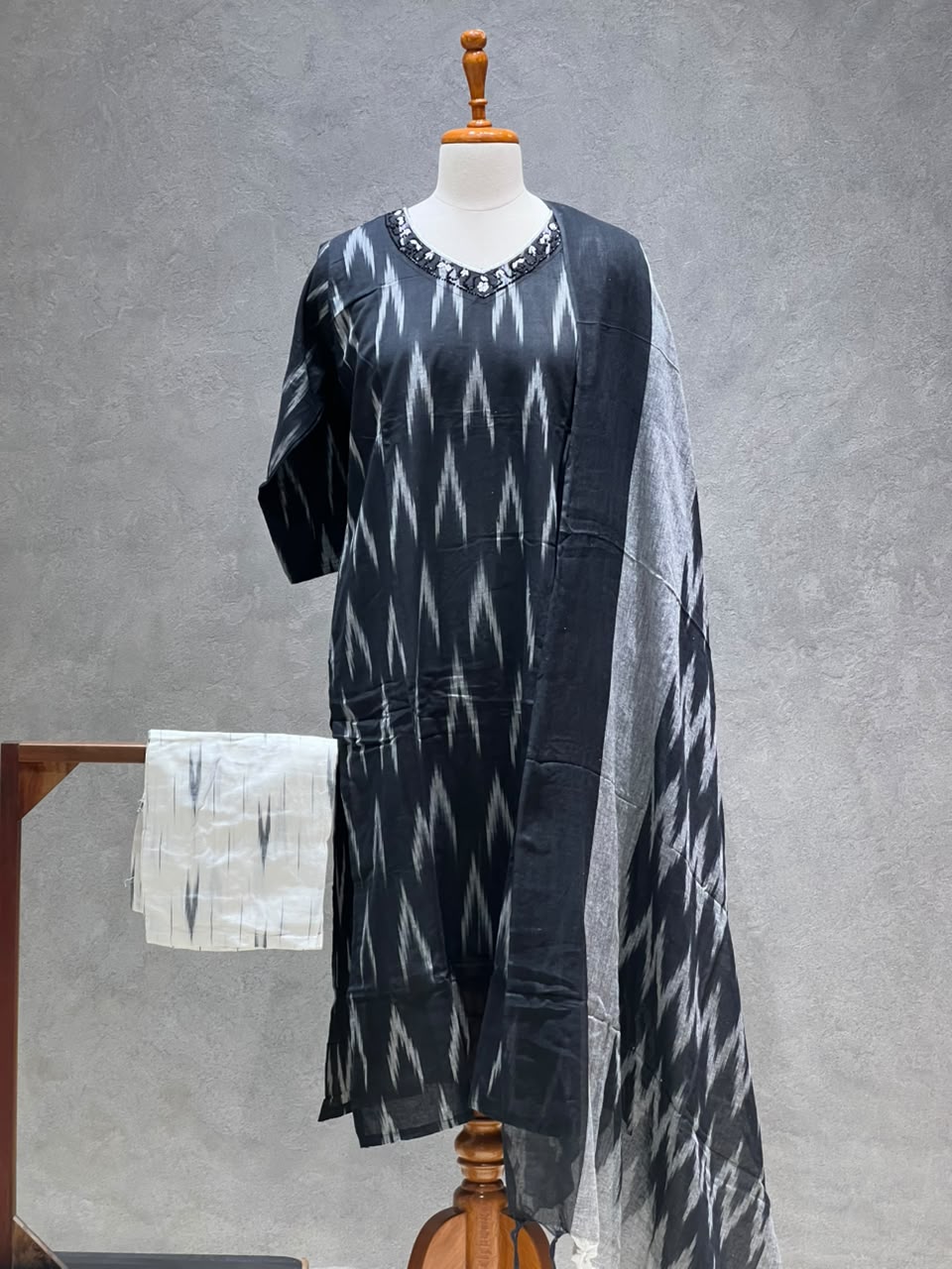 BLACK IKAT HANDLOOM COTTON SUIT SET