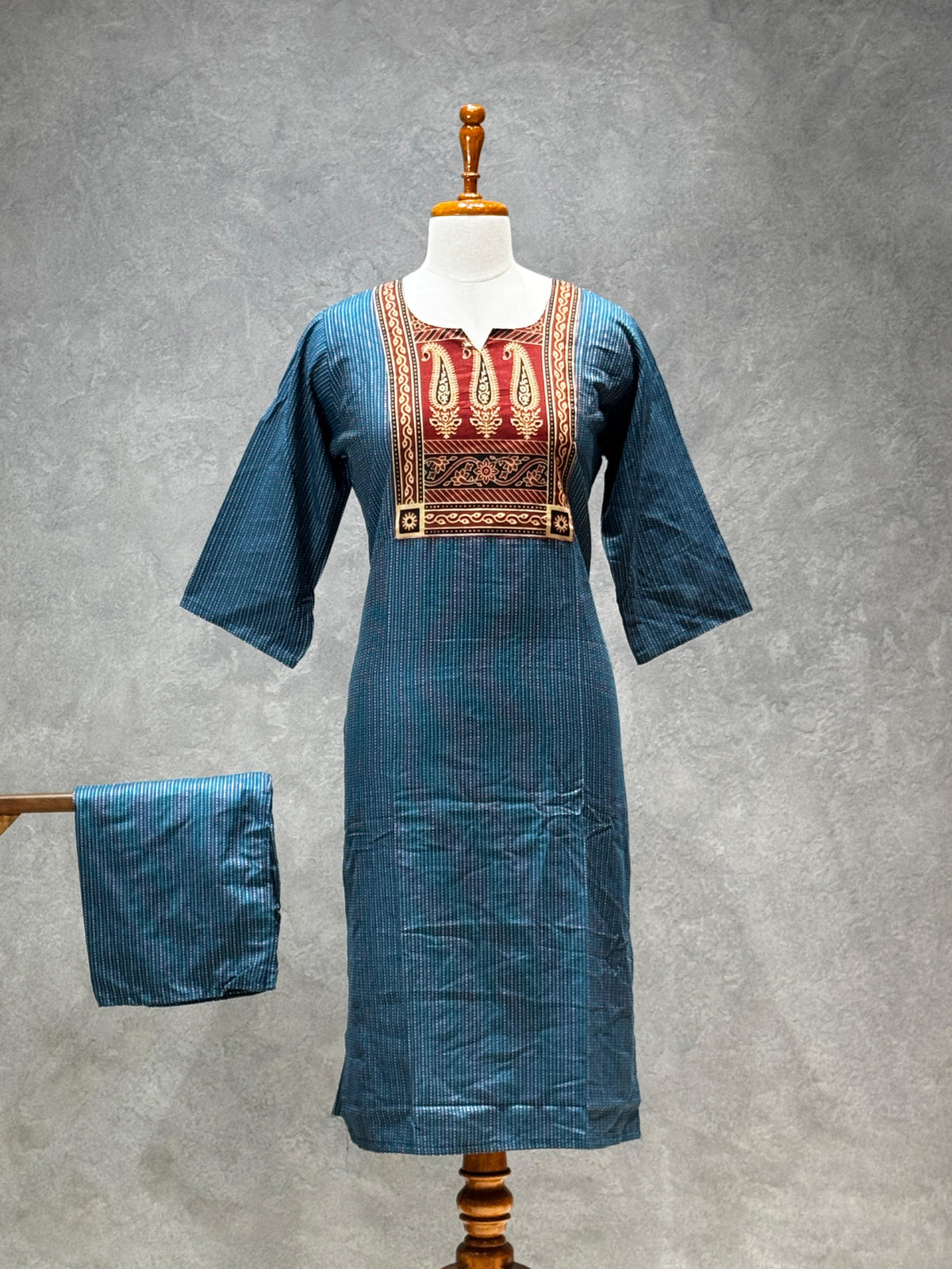 KANTHA KURTHI SET (BLUE REED)