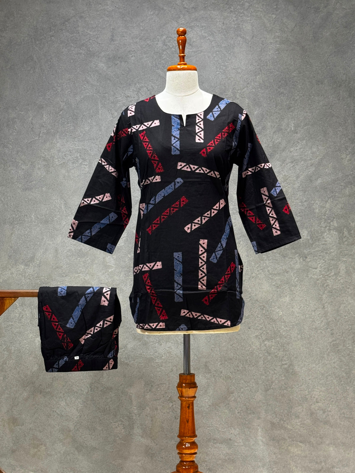 BLACK GEOMETRIC PRINTED CO-ORD SET