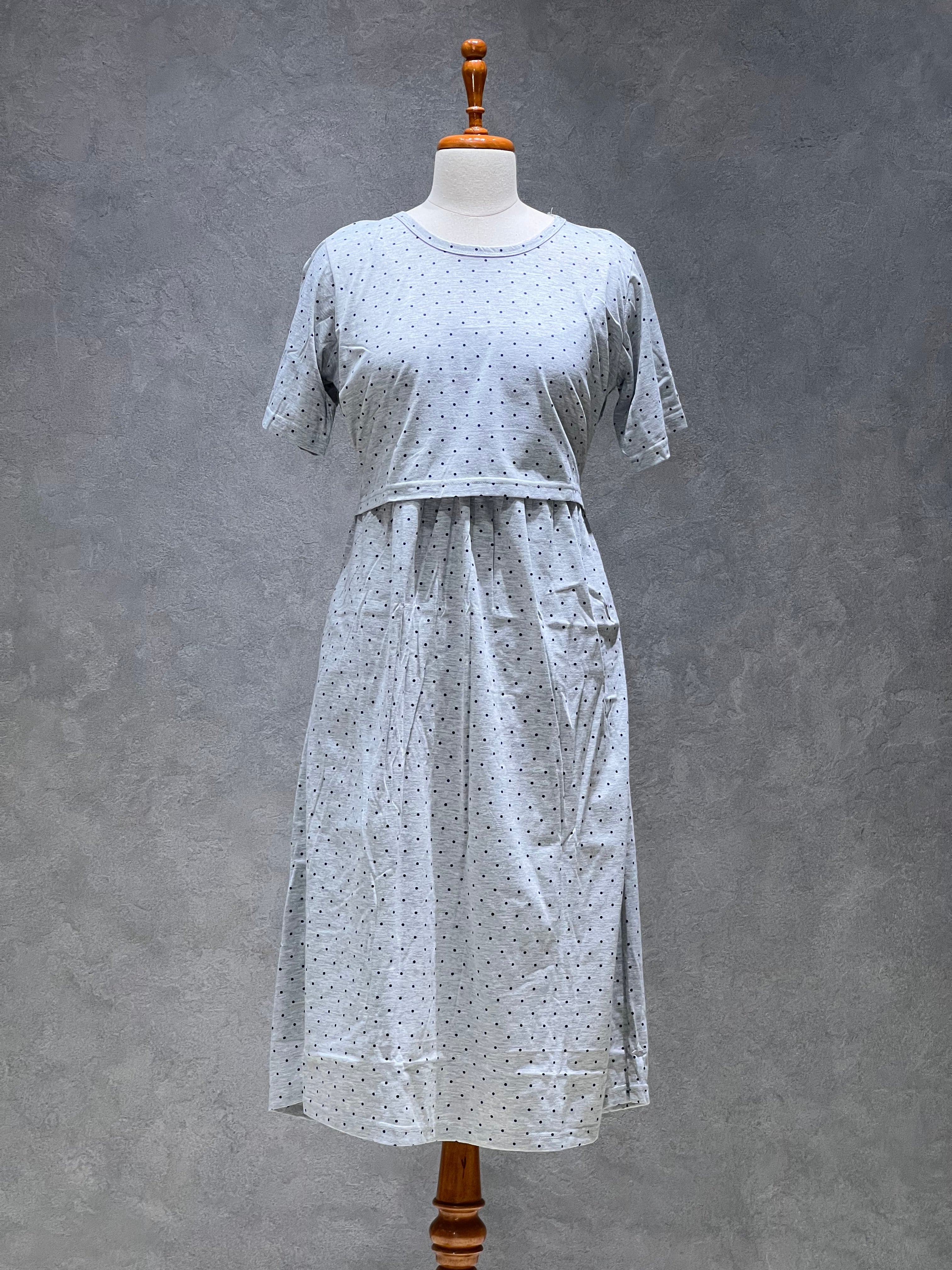 ZIPLESS FEEDING GOWN - GREY POLKA