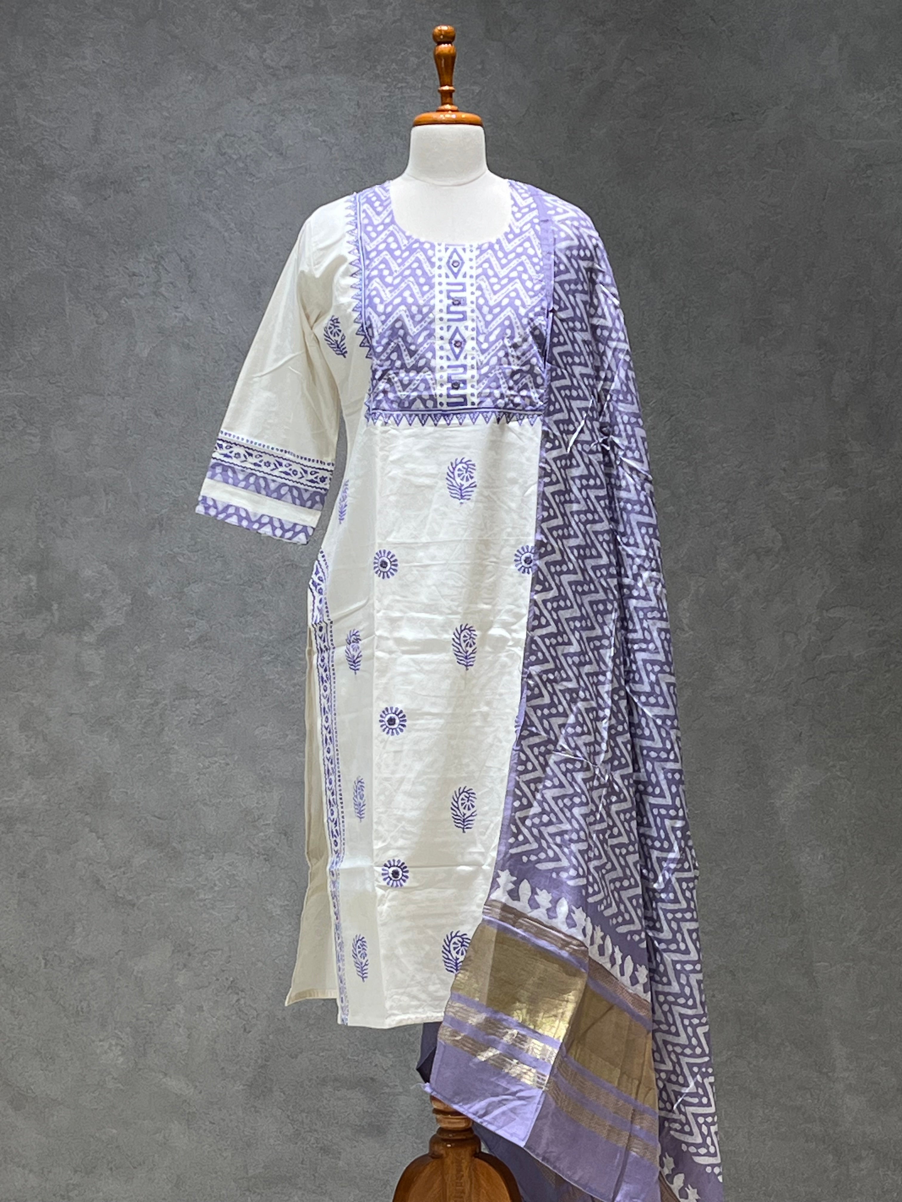 COTTON SUITS - BATIK