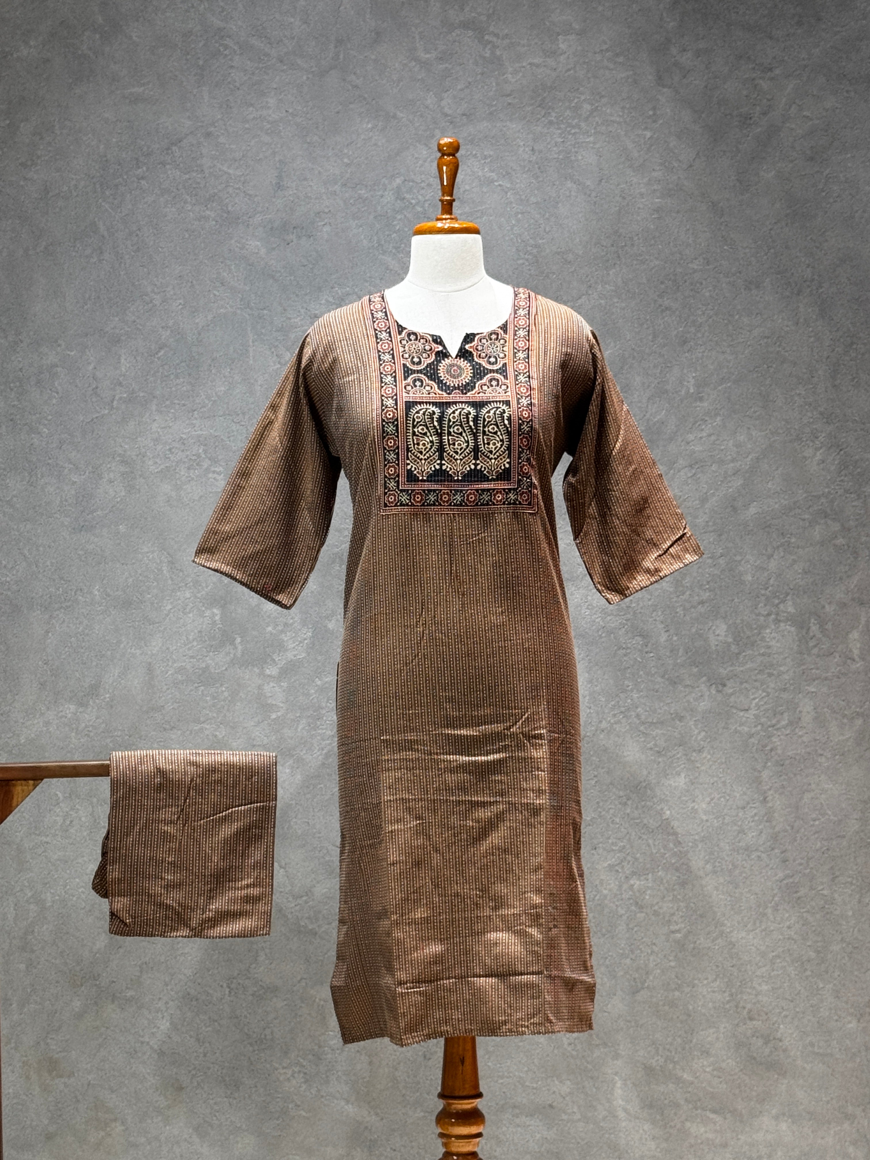 KANTHA KURTHI SET (BROWN)
