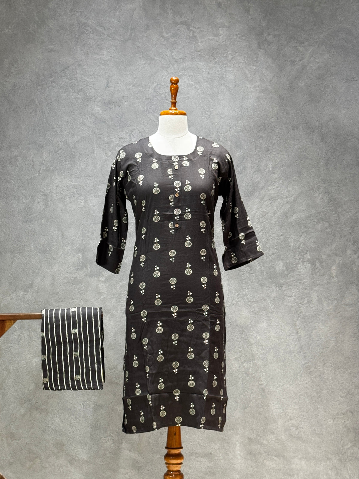 GRAPHITE GREY ETHNIC FLORAL EVERYDAY WEAR