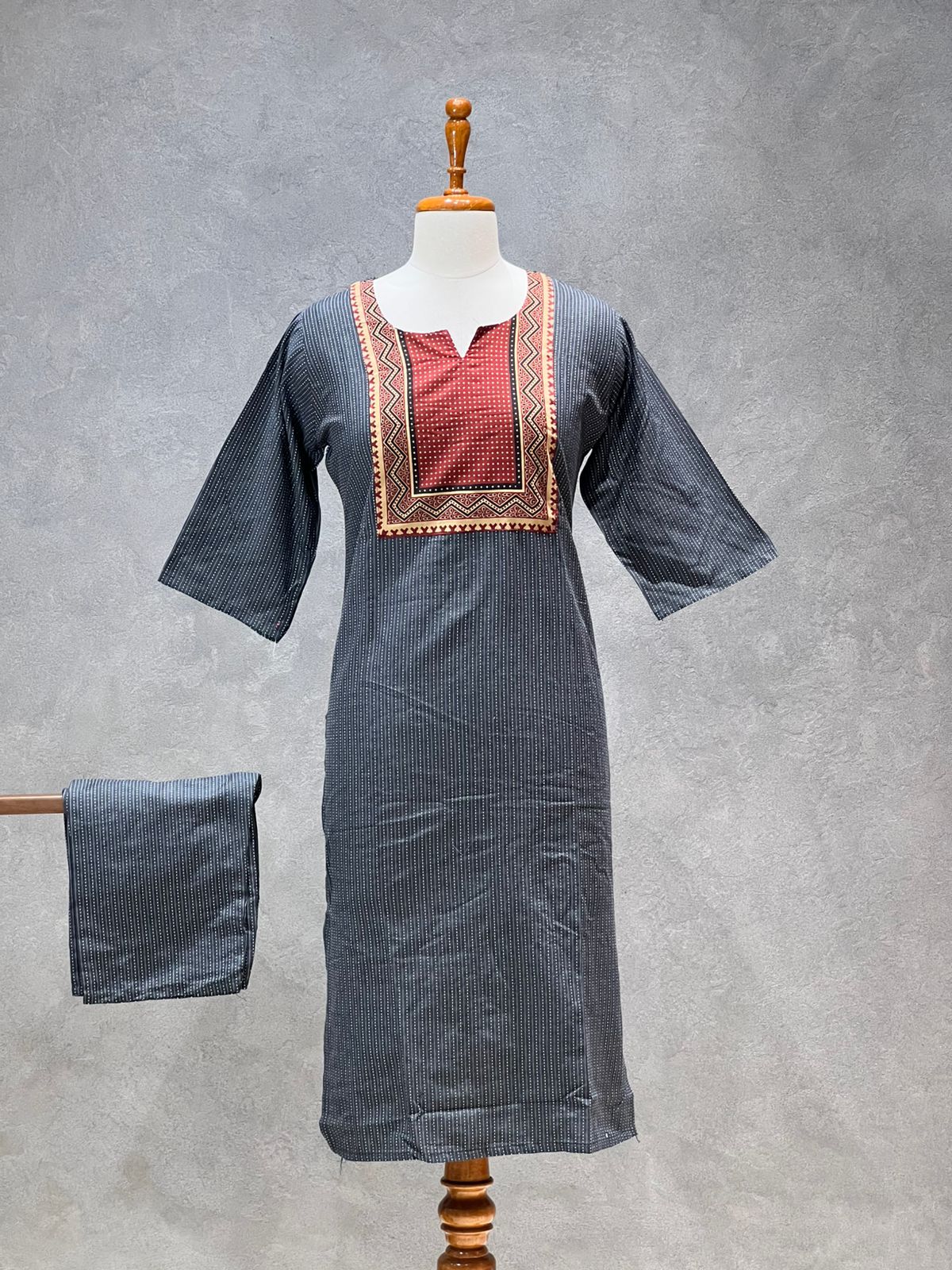 KANTHA KURTHI SET (GREY DOTS)