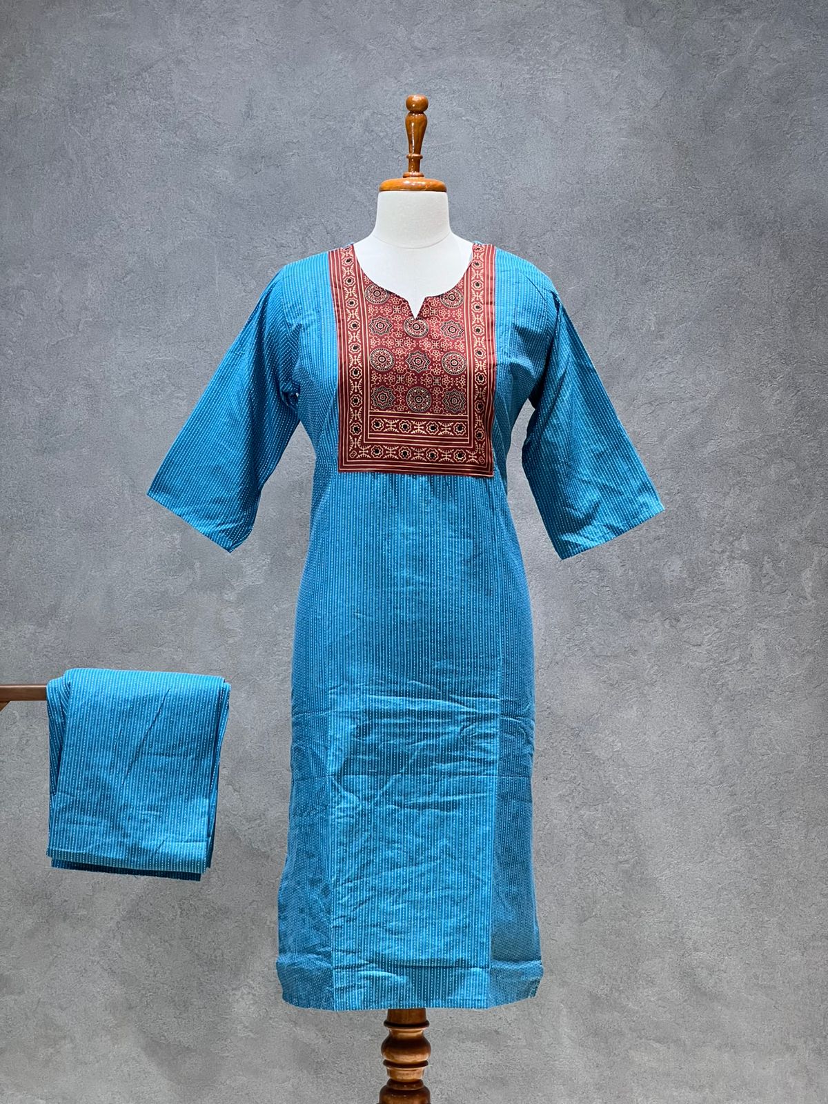 KANTHA KURTHI SET (BLUE AJRAKH)