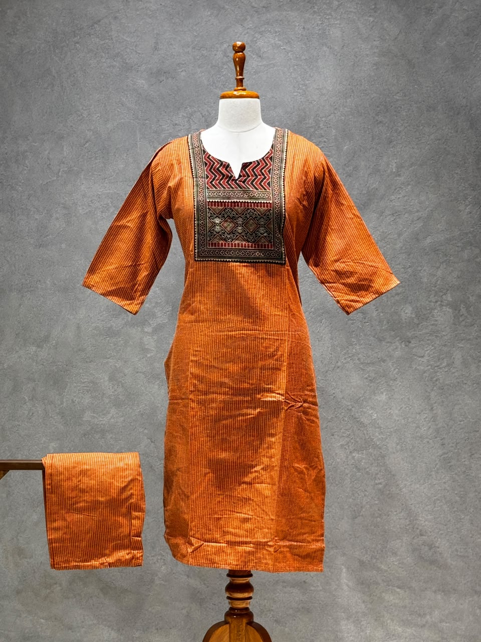 KANTHA KURTHI SET (ORANGE GEOMETRIC)