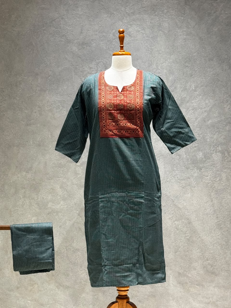 KANTHA KURTHI SET (GREEN AJRAKH)