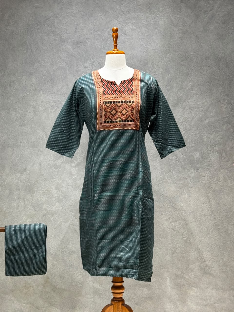 KANTHA KURTHI SET (GREEN GEOMETRIC)