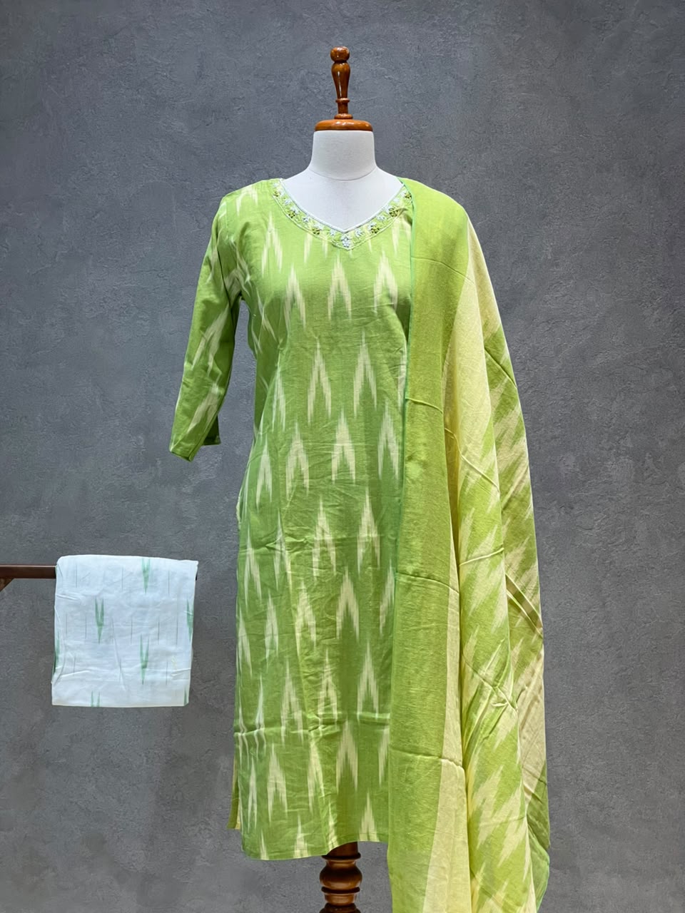 GREEN IKAT HANDLOOM COTTON SUIT SET
