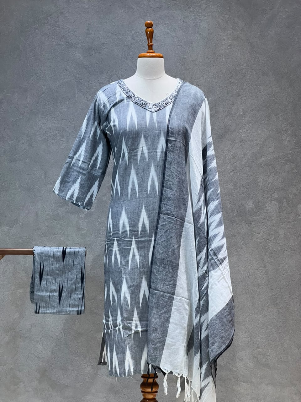 GREY IKAT HANDLOOM COTTON SUIT SET