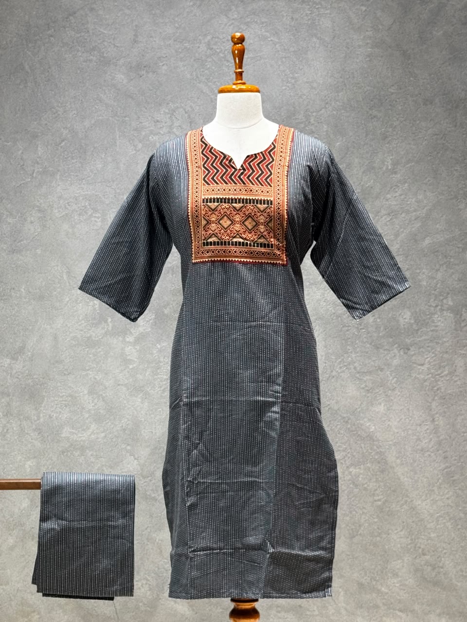 KANTHA KURTHI SET (GREY GEOMETRIC)